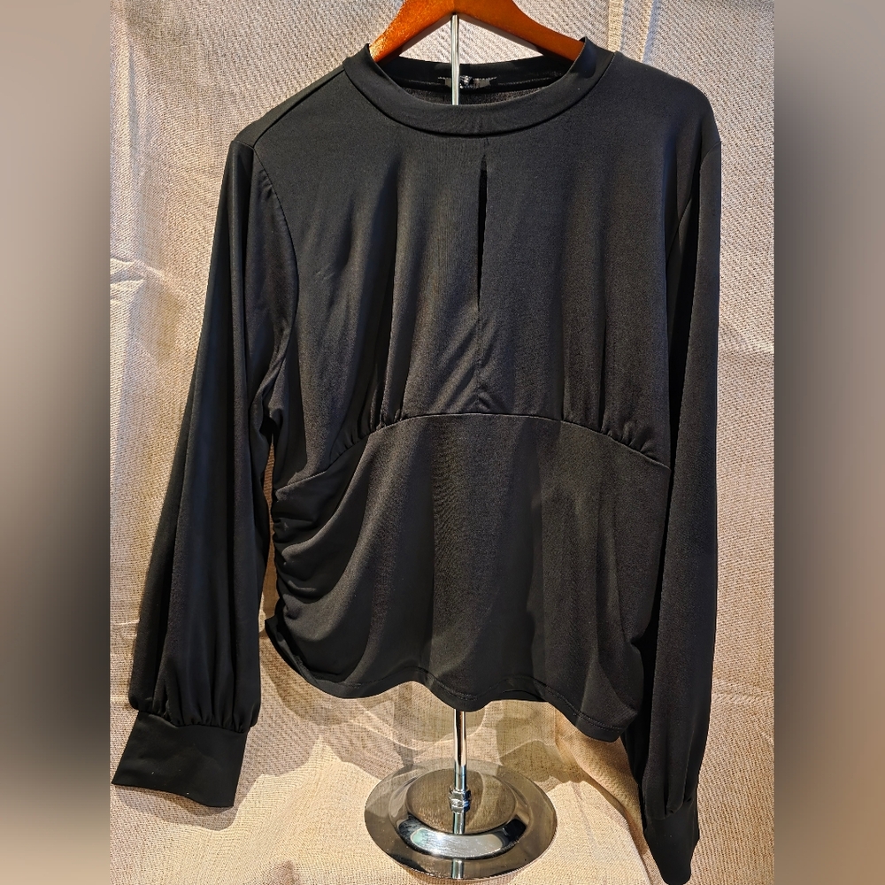 🖤Elegant Black Women's Top🖤